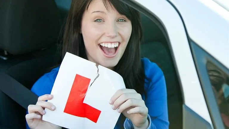 A driver ripping her L plate